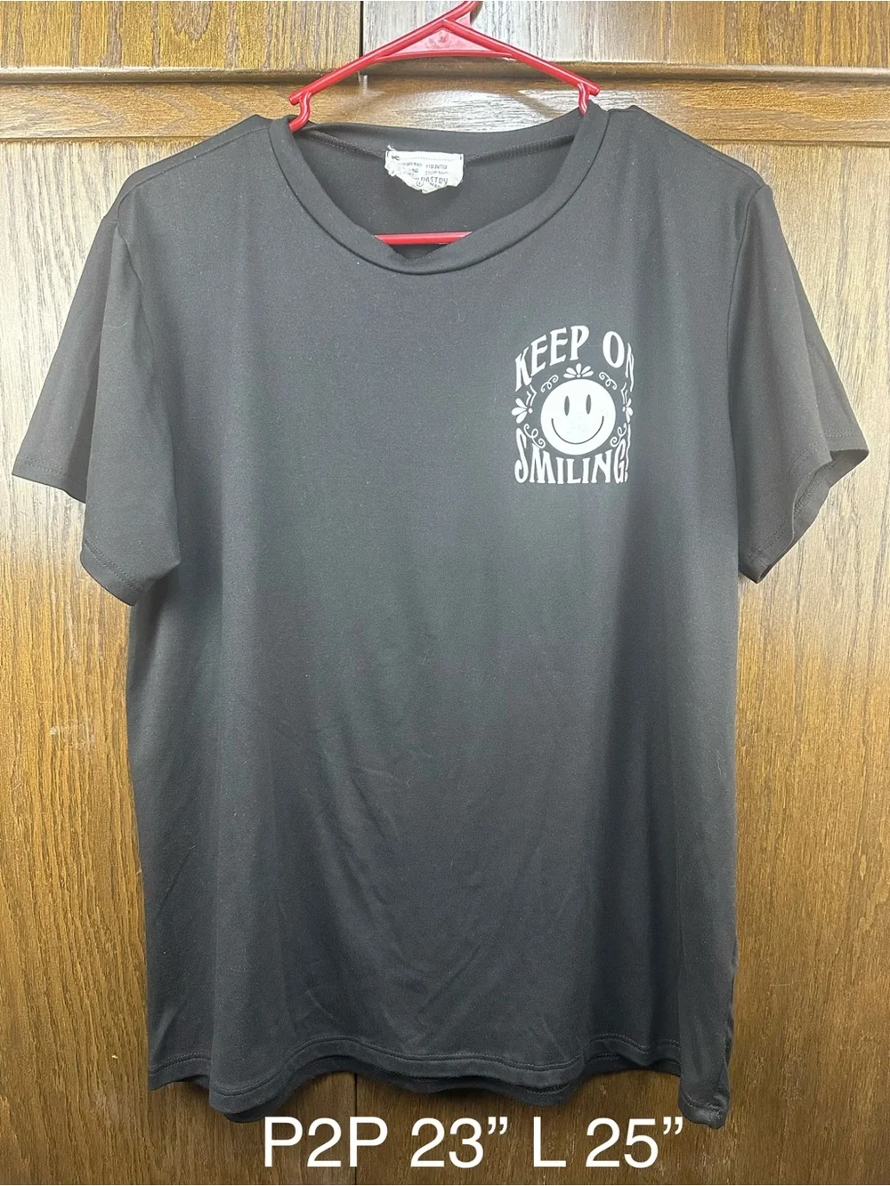 french pastry Black 'Keep On Smiling' Short Sleeve Tee